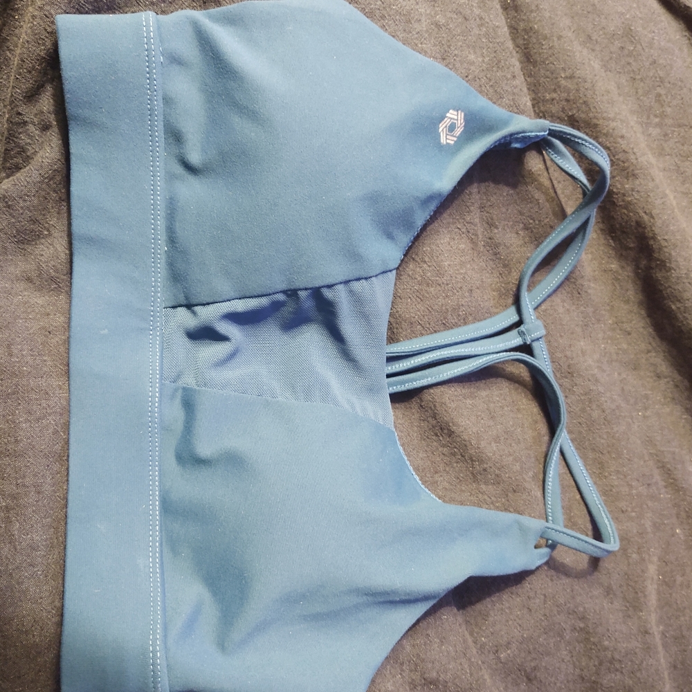 Cross strap energy sports bra